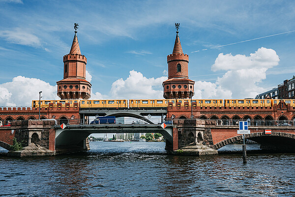 Linking east and west, Friedrichshain and Kreuzberg – Berlin’s landmark the Oberbaum Bridge