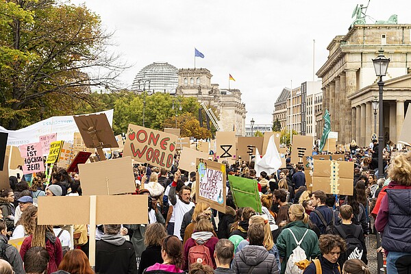 Climate strike in Berlin's governmental district