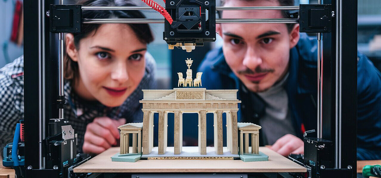 The Brandenburg Gate in a 3D printer